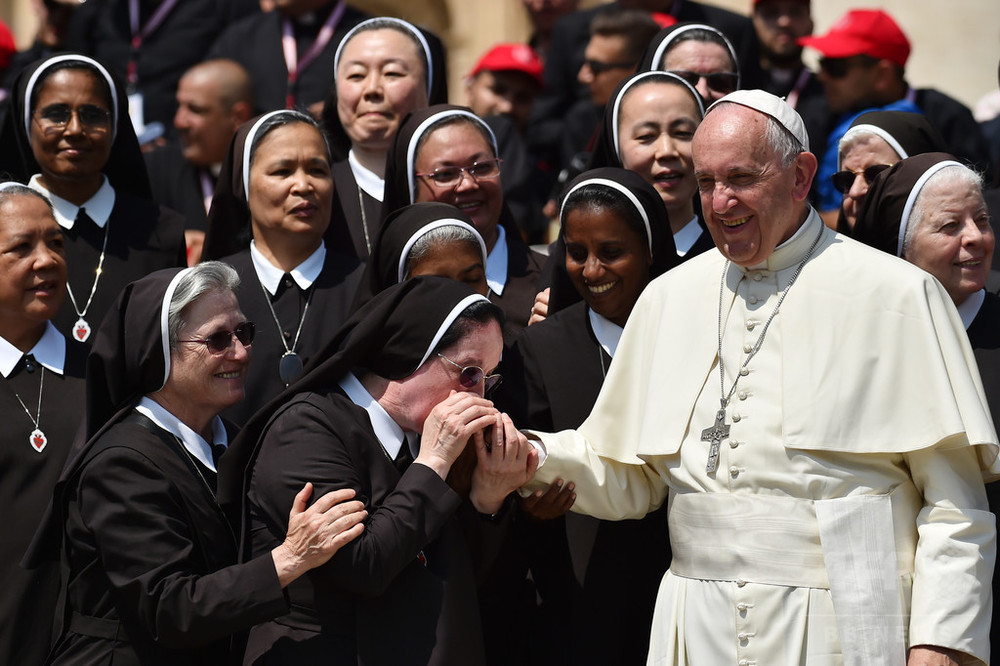 カトリック教会、女性聖職者復活も 法王が検討委設立 写真1枚 国際 