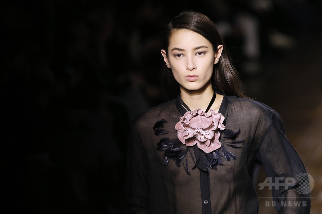 ブロケード、ジャガード、刺繍やビーズを自在に組み合わせて、「ドリス ヴァン ノッテン」15/16秋冬