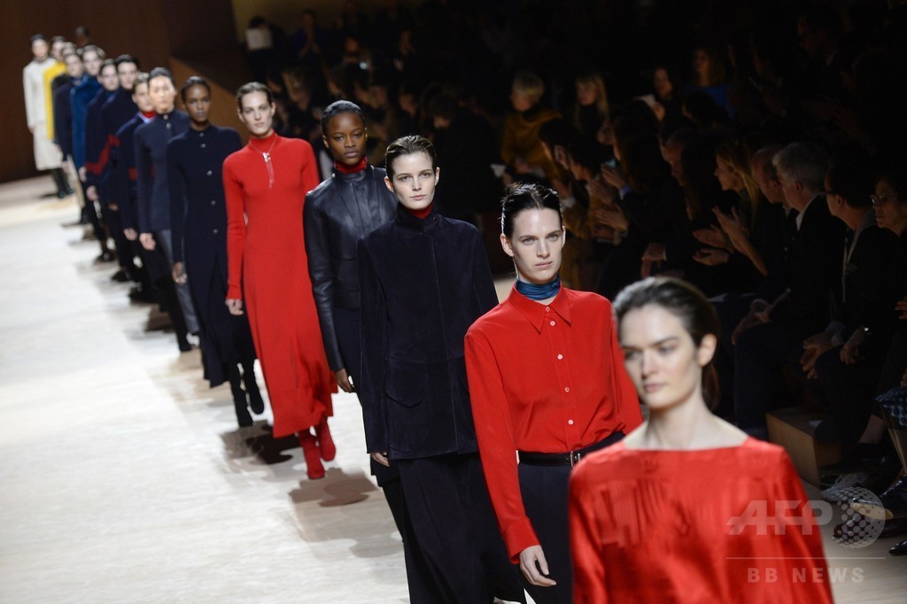 ブランドのルーツのレザーに多様な素材を組み合わせて、「エルメス」15/16秋冬