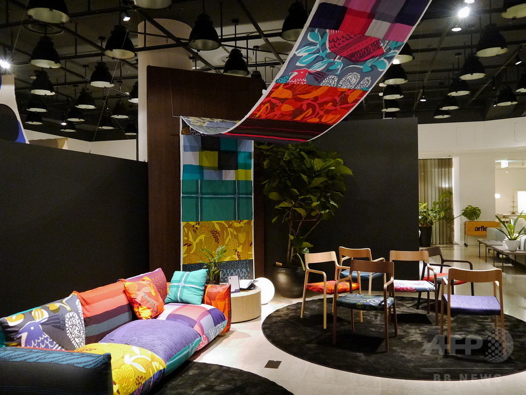 鈴木マサル×MARENCO、ポップで斬新なソファカバー誕生