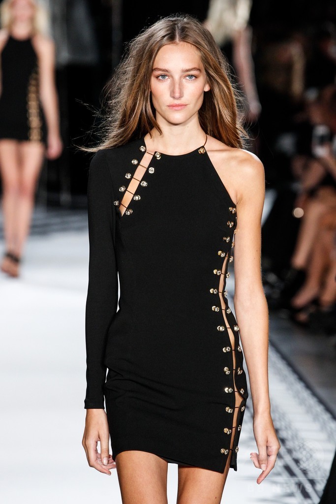 アンソニー・バカレロとコラボ、「ヴェルサス ヴェルサーチ」15年春夏