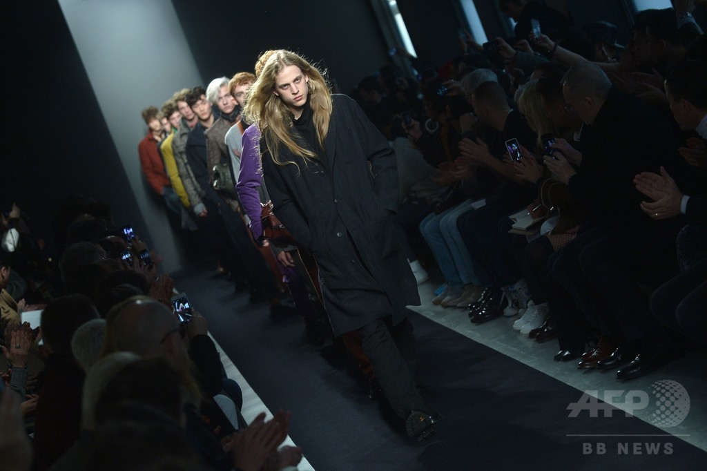 コーデュロイ素材で快適さを追求、「ボッテガ・ヴェネタ」15/16年秋冬メンズ