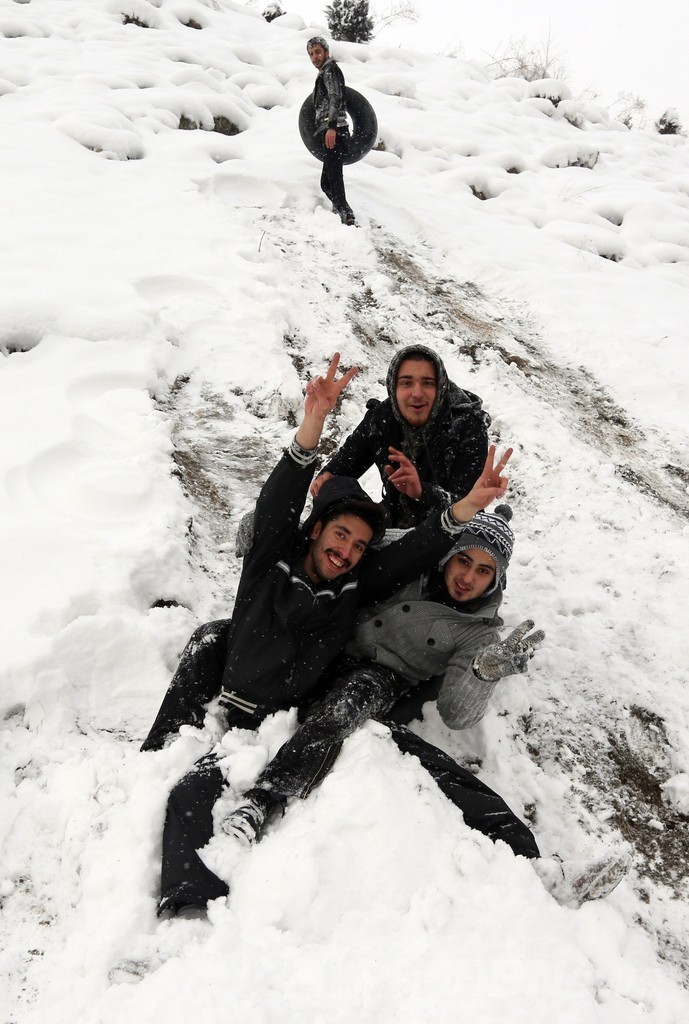 イラン北部に過去半世紀で最強の暴風雪、住民孤立