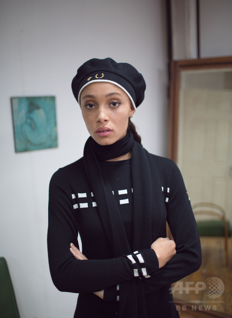 フレッドペリーが英国出身の新進デザイナーとコラボ、9月中旬発売