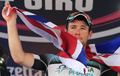 第96回ジロ・デ・イタリア（2013 Giro d&apos;Italia）、第13ステージ（ブッセートからケラスコ、254キロメートル）。表彰式に臨むオメガファルマ・クイックステップ（Omega Pharma-Quick Step）のマーク・カヴェンディッシュ（Mark Cavendish、2013年5月17日撮影）。(c)AFP/LUK BENIES