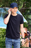 韓国の人気俳優ソン･ジュンギ（Song Joong-ki）が27日、兵役の義務を果たすため、韓国・江原道（Gangwon-do）の第102補充隊に入隊した。ソン･ジュンギは、訓練兵として5週間の基礎軍事訓練を行った後、21か月の間兵士として服務する。写真は入隊するソン･ジュンギ（2013年8月27日撮影）。(c)STARNEWS