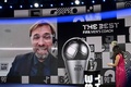 FIFAの年間表彰式。男子年間最優秀監督賞に選出され、ビデオを通してスピーチするリバプールのユルゲン・クロップ監督（2020年12月17日撮影）。(c)VALERIANO DI DOMENICO / POOL / AFP