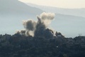 レバノン南部ヒアムで、イスラエル軍の空爆を受け立ち上る煙（2024年10月29日撮影）。(c)AFP