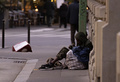 仏パリ市内の路上生活者（2024年1月8日撮影）。(c)Alain JOCARD / AFP