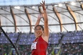 第18回世界陸上オレゴン大会、女子円盤投げ決勝。金メダル獲得を喜ぶ中国の馮彬（2022年7月20日撮影）。(c)Ben Stansall / AFP