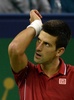 男子テニス、上海マスターズ（2014 Shanghai Rolex Masters）シングルス準決勝。汗をふくノバク・ジョコビッチ（Novak Djokovic、2014年10月11日撮影）。(c)AFP/GOH CHAI HIN