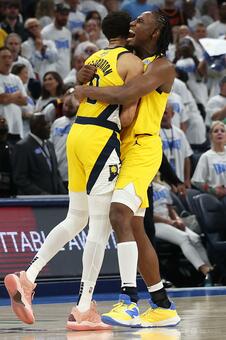 ペイサーズ劇的先勝 ハリバートンが終了間際に決勝点 NBAファイナル