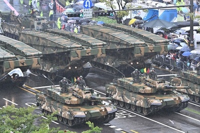 韓国、10年ぶりに軍事パレード