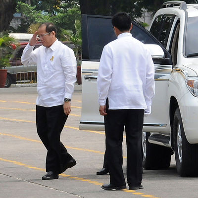 比アキノ大統領就任2日目、公約守ったおかげで遅刻