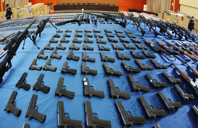 中国、警察が武装パトロール強化 相次ぐ凶悪事件受け