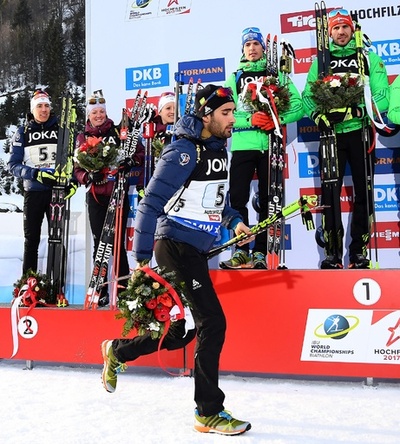 五輪王者が表彰式を途中退席、ドーピング問題のロシアを冷遇 バイアスロン世界選手権