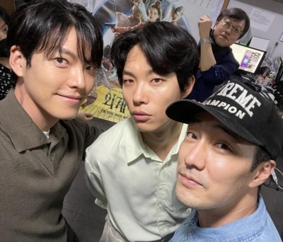 キム・ウビン、舞台あいさつのために共演者と大邱を訪問 – KOREA WAVE