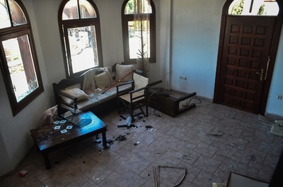 ギリシャ、ホテルへの移民移送に住民反発 コロナ関連デマで暴動も