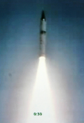 中距離弾道ミサイル「アグニ3」、発射実験に成功 - インド