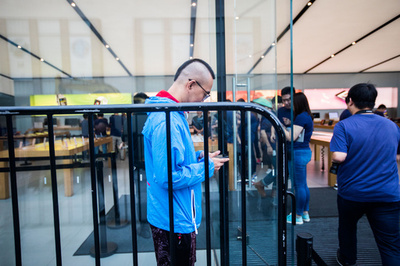 iPhone8発売、中国のアップルファンも冷静　行列ごくわずか