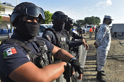 放置トレーラーから不法移民340人 100人強は保護者いない未成年 メキシコ