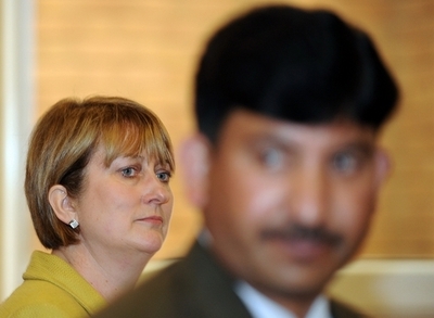 英内相「30件のテロ計画を監視中」