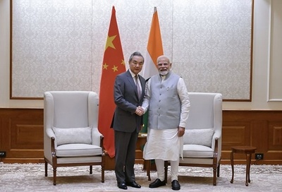 インドのモディ首相が中国の王毅外交部長と会談