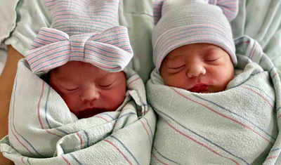 15分差で生まれた年が異なる双子、米カリフォルニアで誕生