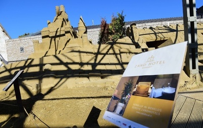 実際に泊まれる！「砂の城」ホテル、オランダ