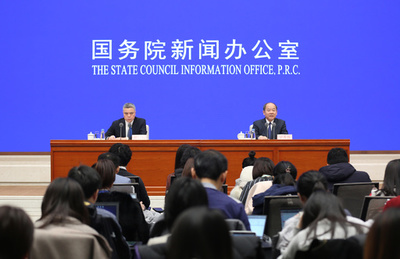 中国のGDP、1人当たりの平均が1万ドル突破