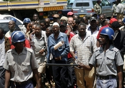 反政府集会計画で逮捕された野党党首、政権打倒を宣言 - ジンバブエ