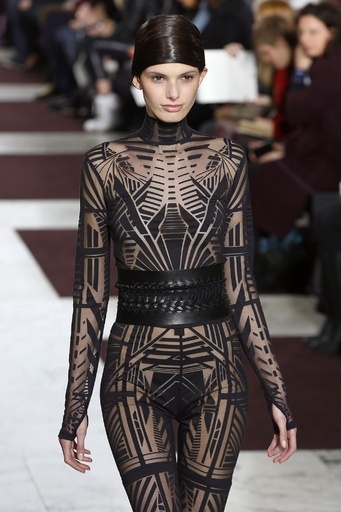 キャットスーツからフランネルのドレスまで、「イーキン・イン」15年春夏オートクチュール