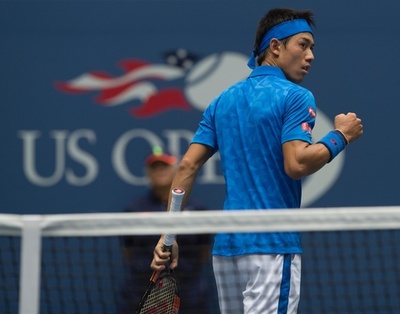 全米4強入りの錦織に「恵の雨」、中断時にチャンコーチらと作戦会議