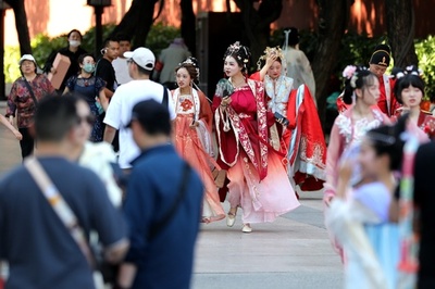 没入型文化観光が新たな職業を生む 中国・西安市で漢服が人気