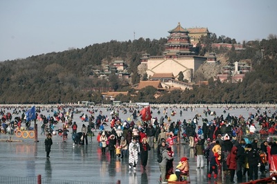 新年は湖の氷上で 北京・頤和園