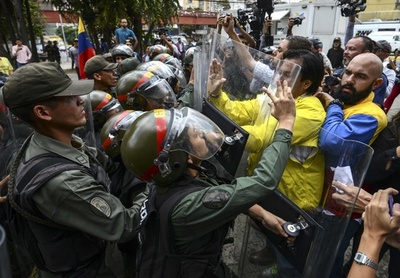 ベネズエラ最高裁、議会から立法権剥奪 「クーデター」との批判も