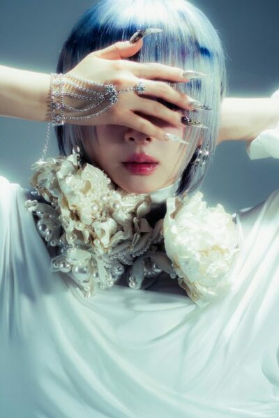 KARDチョン・ジウ、ソロデビューEP『(EX)IST』第2弾ビジュアル公開