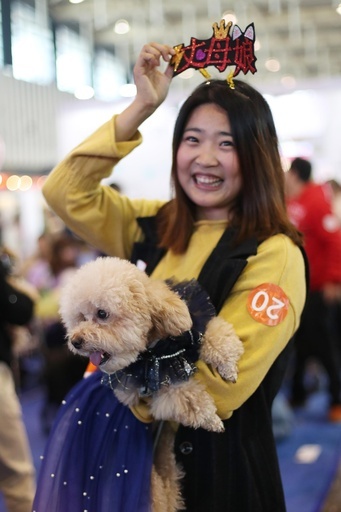 中国・南京で集団結婚式 ヒトでなく犬ですが