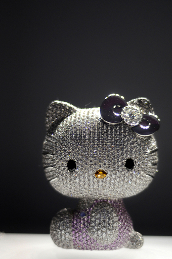 宝石散りばめた超豪華なキティちゃん、価格は約1700万円