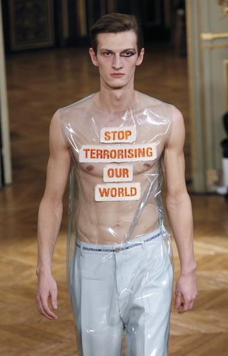 パリ・ファッションウイーク、テロ事件受け厳戒態勢のもと開催へ