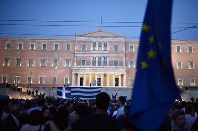 ギリシャ、現行の金融支援の延長原則を受け入れ 政府筋