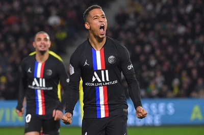 PSG勝利で首位独走、公式戦20戦無敗に