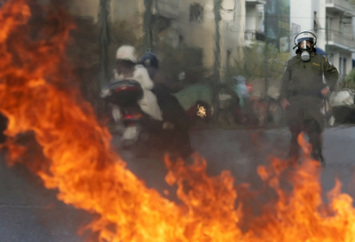 ギリシャの抗議行動、10日目に 大統領はペースメーカー手術成功