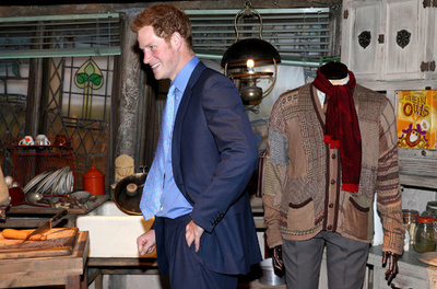 気分はすっかり魔女？英ロイヤルファミリー、「ハリポタ」スタジオ訪問