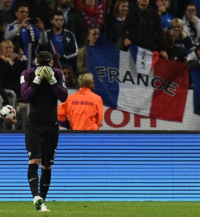 終了間際にロリスが痛恨のミス、フランスはスウェーデンに首位明け渡す W杯欧州予選