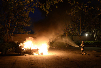 ストックホルムで3夜連続の暴動、車や学校に放火