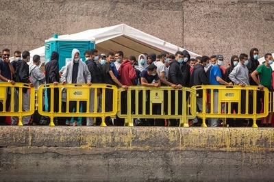 移民漂着、2日間で1600人超 スペイン・カナリア諸島