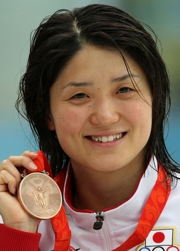 中村 女子200メートル背泳ぎで銅メダル