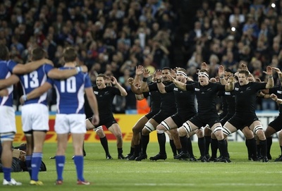 ラグビー試合前のハカ、「嫌なら自分も踊りを」と専門家