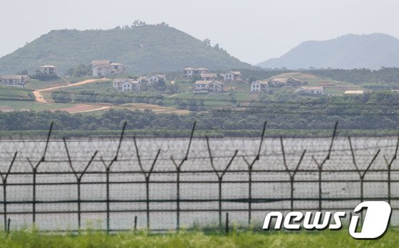 京畿道から見た北朝鮮黄海北道の様子（写真と記事は無関係）(c)news1